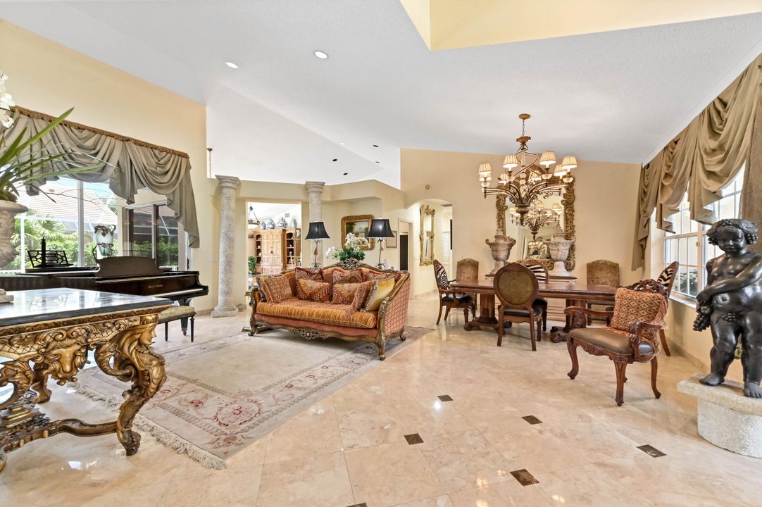 Activo con contrato: $10,750 (3 camas, 3 baños, 2325 Pies cuadrados)