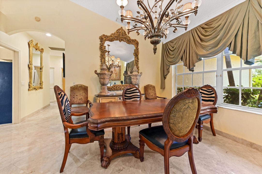 Activo con contrato: $10,750 (3 camas, 3 baños, 2325 Pies cuadrados)