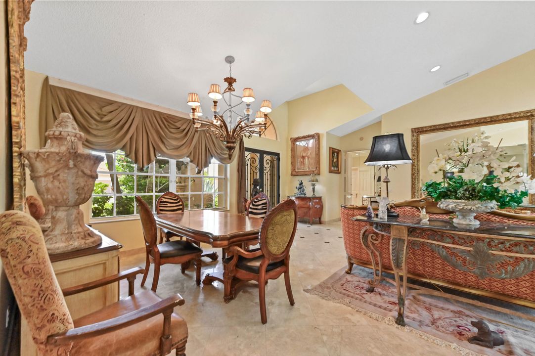 Activo con contrato: $10,750 (3 camas, 3 baños, 2325 Pies cuadrados)