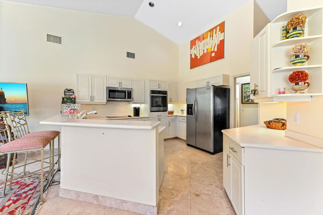 Activo con contrato: $10,750 (3 camas, 3 baños, 2325 Pies cuadrados)