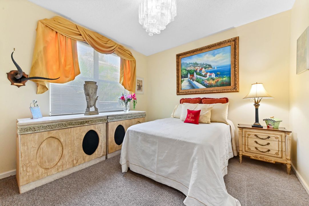 Activo con contrato: $10,750 (3 camas, 3 baños, 2325 Pies cuadrados)