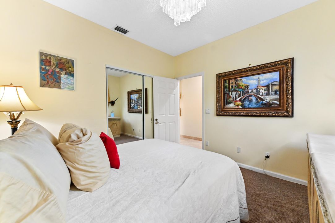 Activo con contrato: $10,750 (3 camas, 3 baños, 2325 Pies cuadrados)