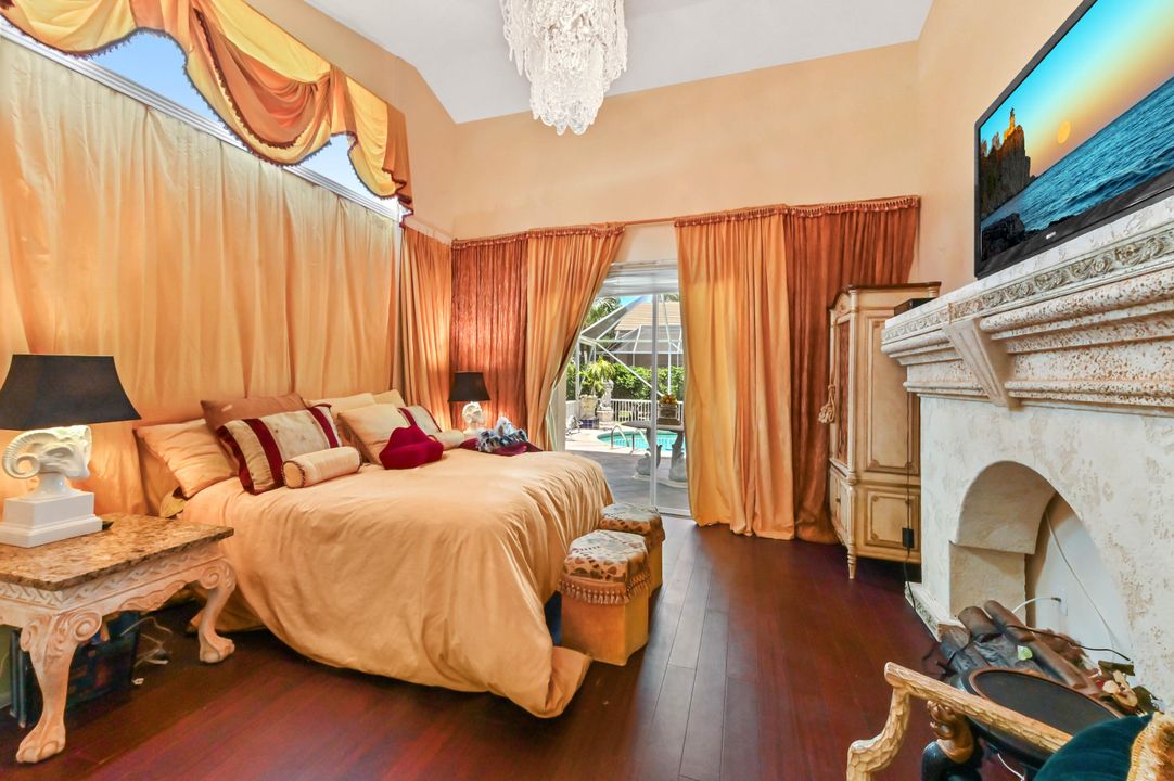 Activo con contrato: $10,750 (3 camas, 3 baños, 2325 Pies cuadrados)