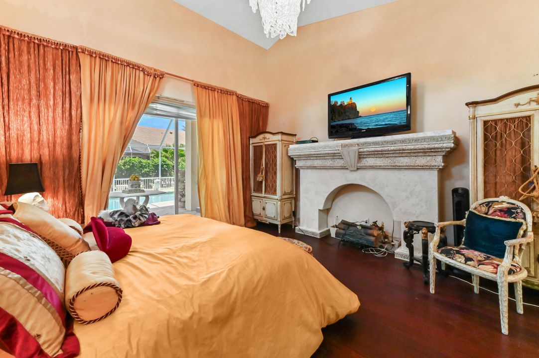 Activo con contrato: $10,750 (3 camas, 3 baños, 2325 Pies cuadrados)