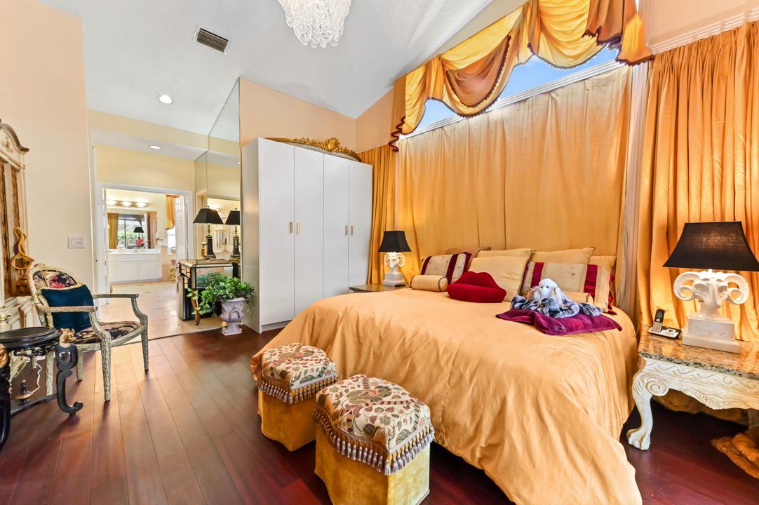 Activo con contrato: $10,750 (3 camas, 3 baños, 2325 Pies cuadrados)