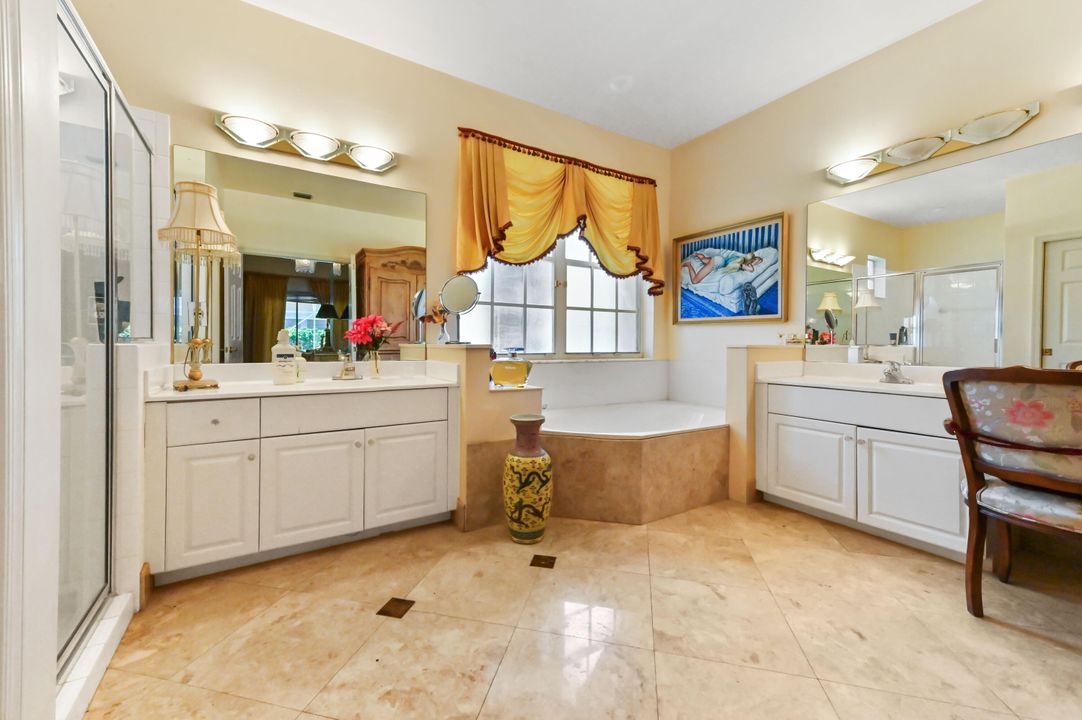 Activo con contrato: $10,750 (3 camas, 3 baños, 2325 Pies cuadrados)