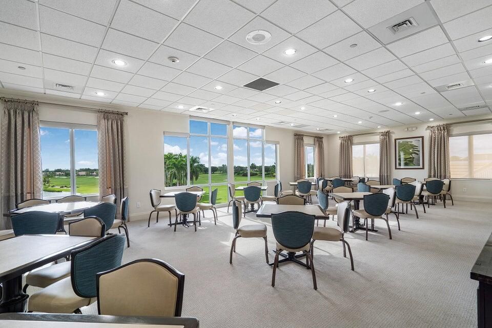 Activo con contrato: $10,750 (3 camas, 3 baños, 2325 Pies cuadrados)