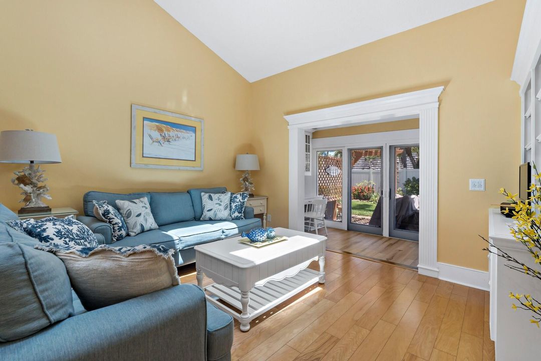 For Rent: $3,500 (3 beds, 2 baths, 1606 Square Feet)