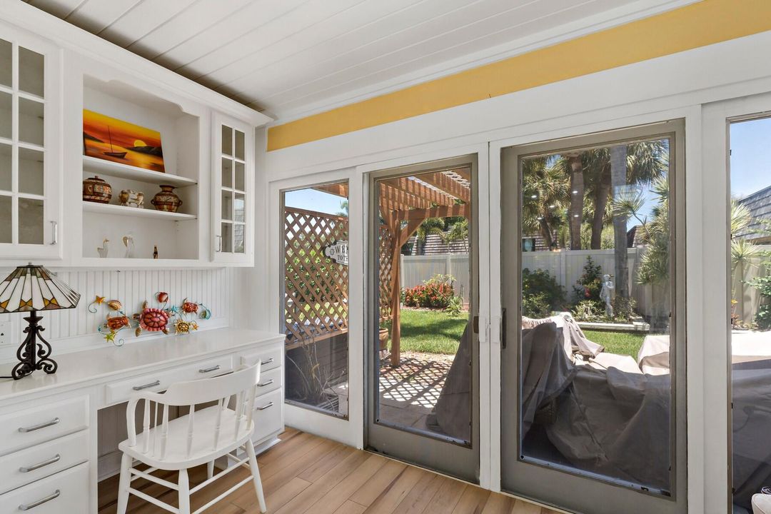 For Rent: $3,500 (3 beds, 2 baths, 1606 Square Feet)