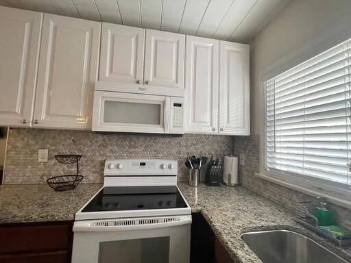 Под контрактом: $1,800 (2 спален, 1 ванн, 760 Квадратных фут)