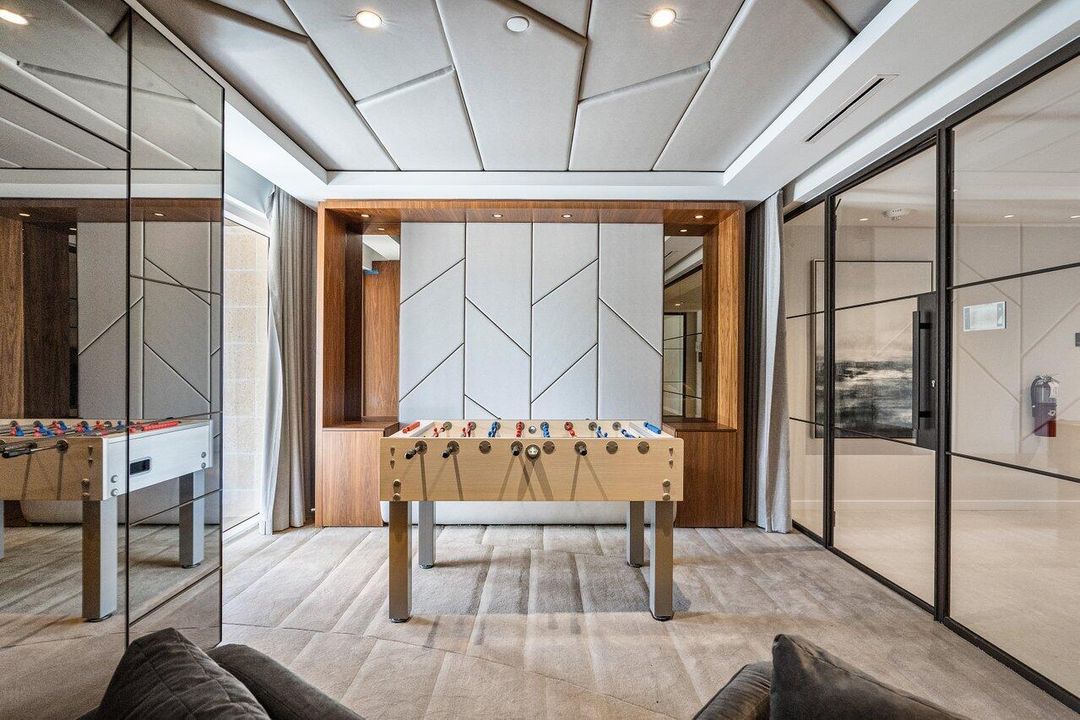 Под контрактом: $2,950,000 (2 спален, 3 ванн, 2588 Квадратных фут)