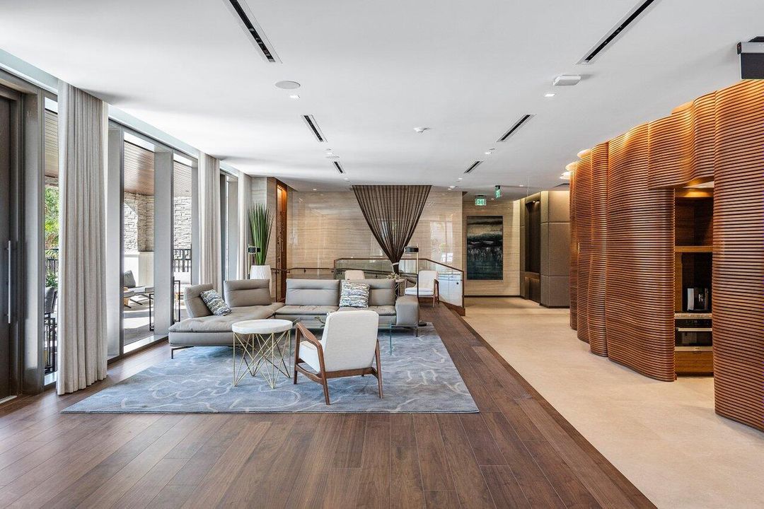 Под контрактом: $2,950,000 (2 спален, 3 ванн, 2588 Квадратных фут)