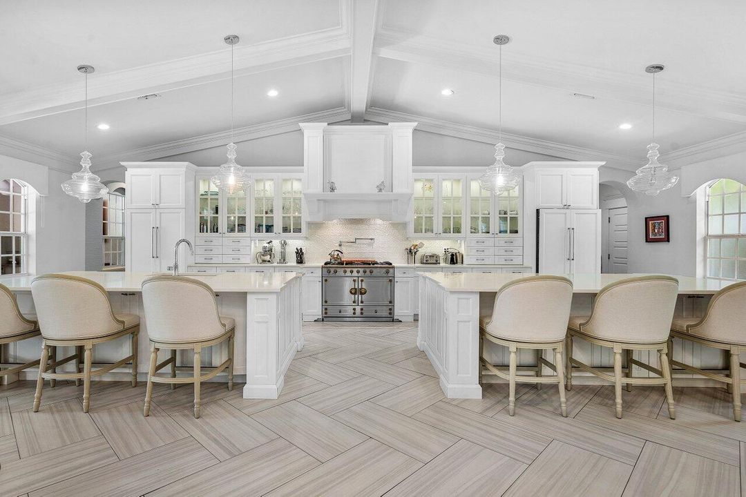 Vendido Recientemente: $2,795,000 (5 camas, 4 baños, 3448 Pies cuadrados)