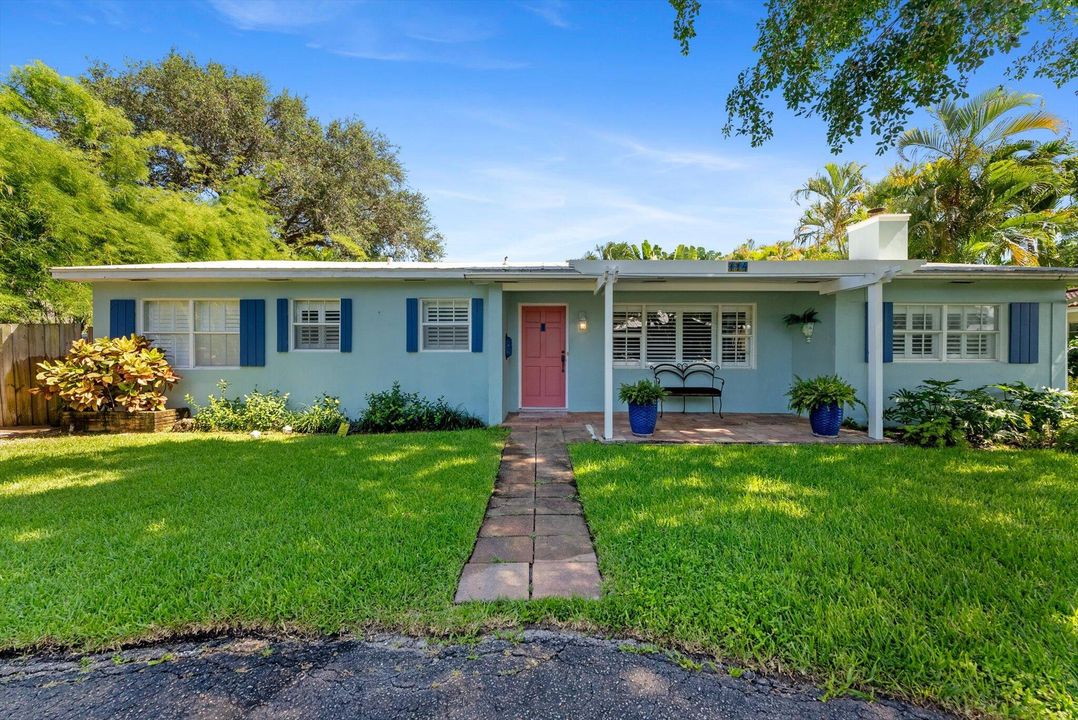 最近售出: $1,150,000 (3 贝兹, 2 浴室, 1682 平方英尺)