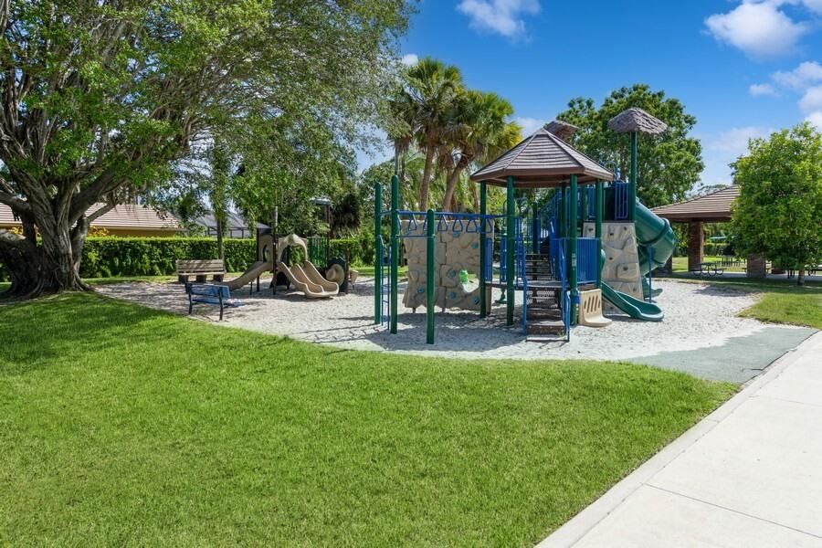 Active With Contract: $6,000 (2 beds, 2 baths, 1993 Square Feet)