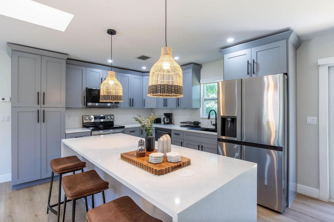 最近租的: $5,700 (3 贝兹, 2 浴室, 1230 平方英尺)