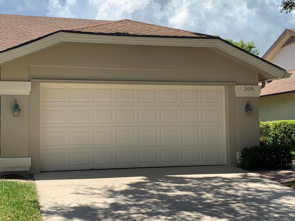 Recently Rented: $8,500 (3 beds, 2 baths, 1889 Square Feet)