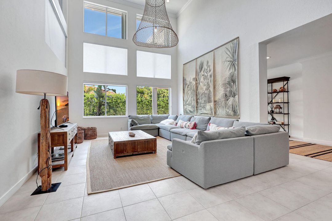 В аренду: $16,000 (5 спален, 4 ванн, 4177 Квадратных фут)