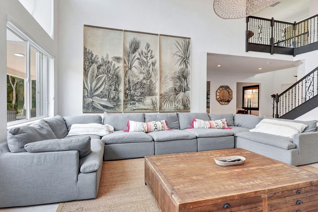 В аренду: $16,000 (5 спален, 4 ванн, 4177 Квадратных фут)