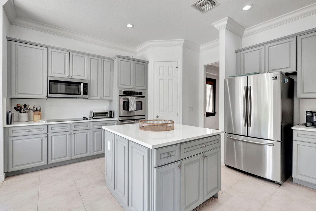 В аренду: $16,000 (5 спален, 4 ванн, 4177 Квадратных фут)