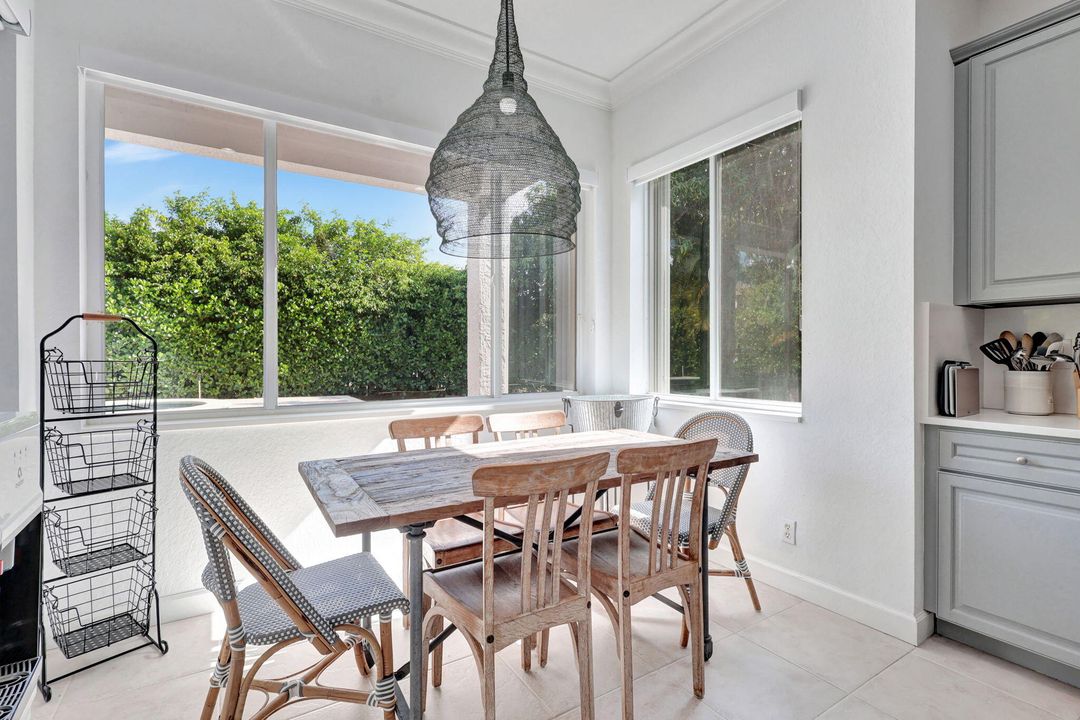 В аренду: $16,000 (5 спален, 4 ванн, 4177 Квадратных фут)