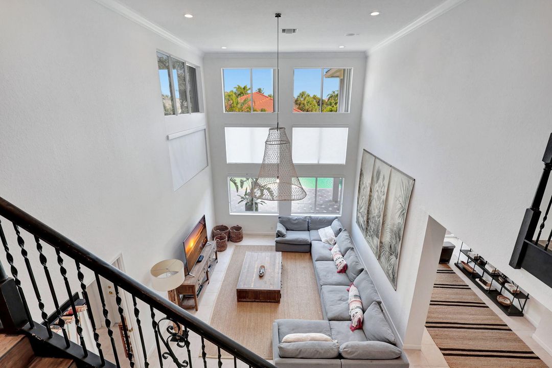 В аренду: $16,000 (5 спален, 4 ванн, 4177 Квадратных фут)