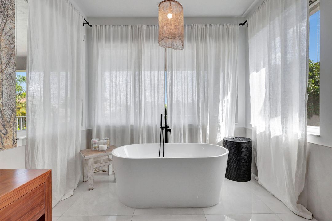 В аренду: $16,000 (5 спален, 4 ванн, 4177 Квадратных фут)