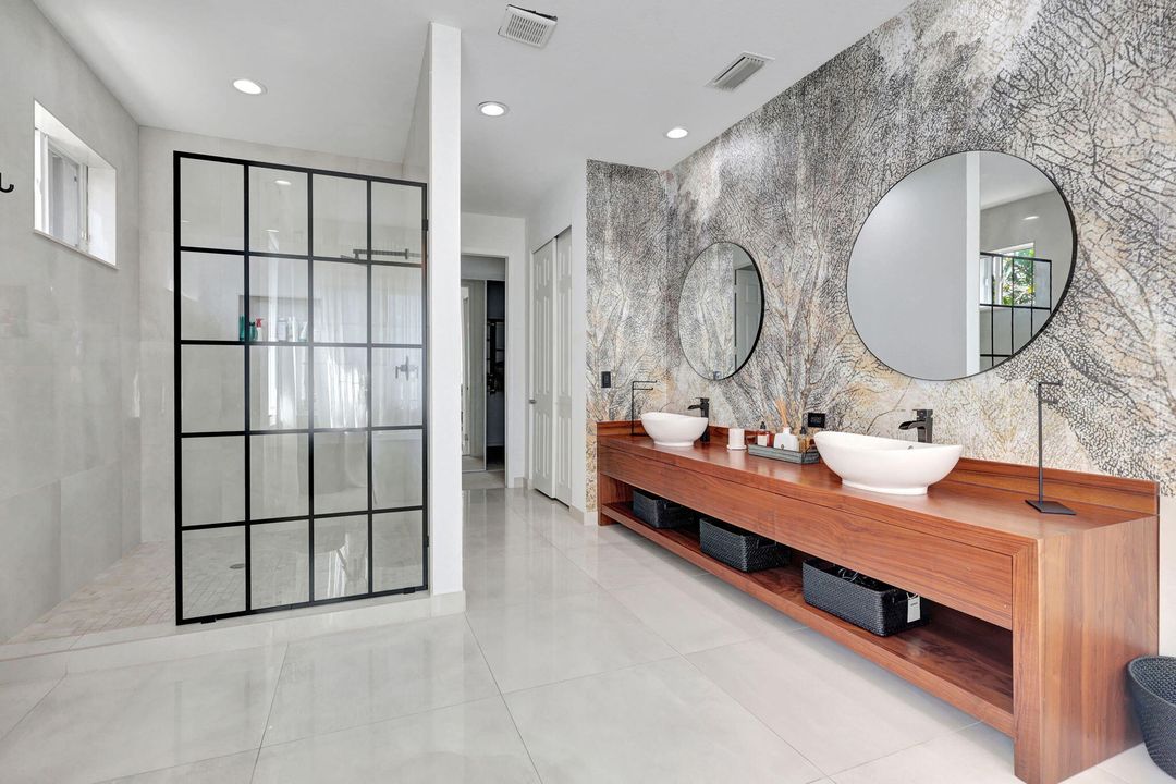 В аренду: $16,000 (5 спален, 4 ванн, 4177 Квадратных фут)