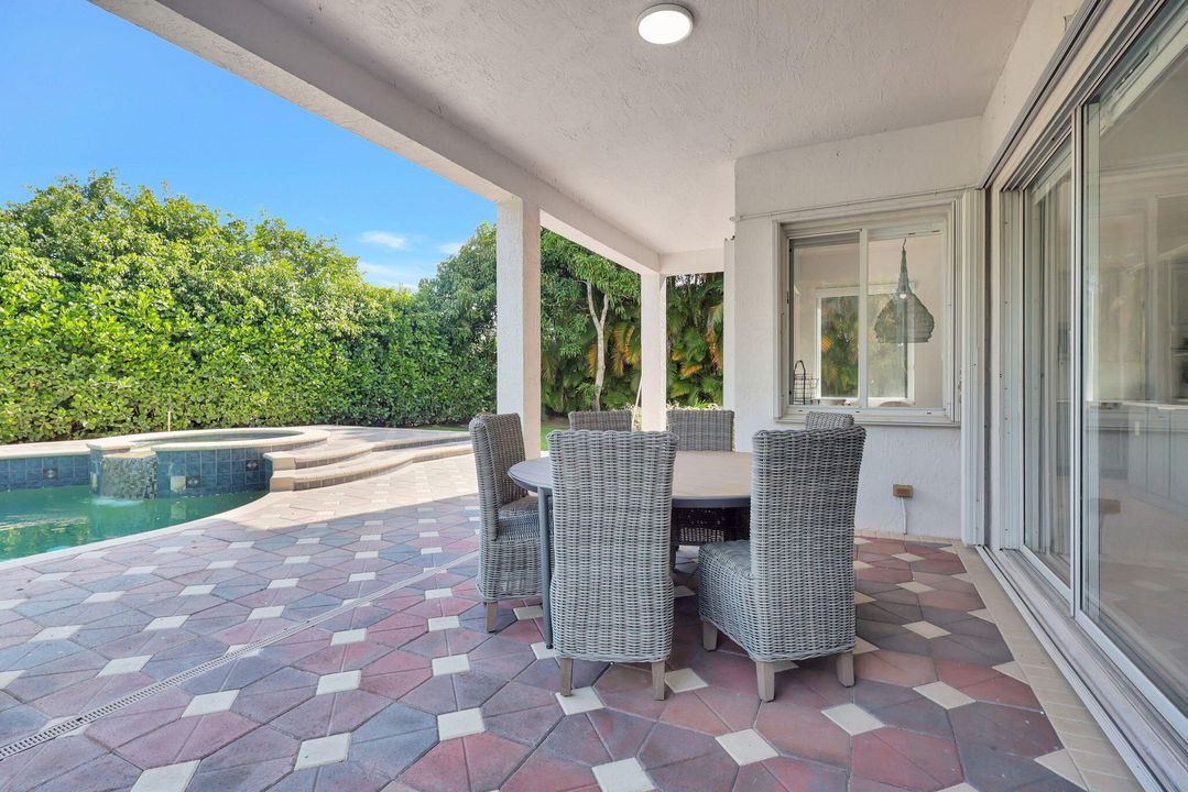 В аренду: $16,000 (5 спален, 4 ванн, 4177 Квадратных фут)