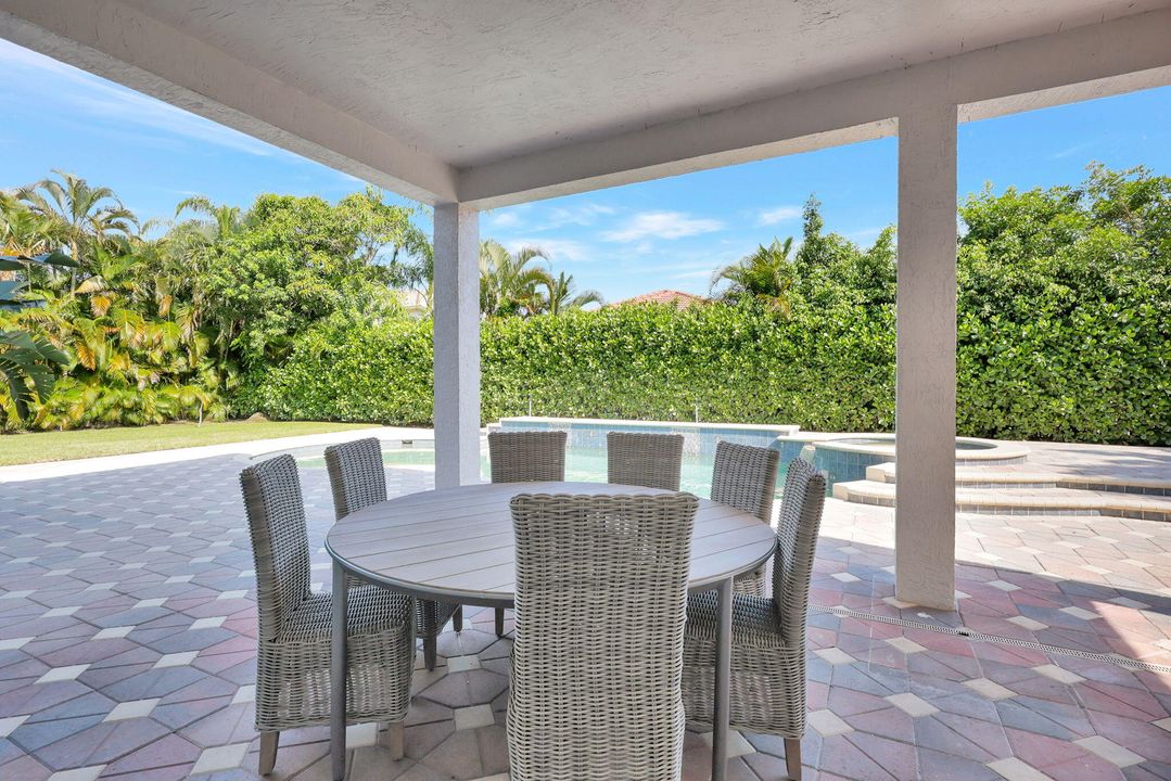 В аренду: $16,000 (5 спален, 4 ванн, 4177 Квадратных фут)