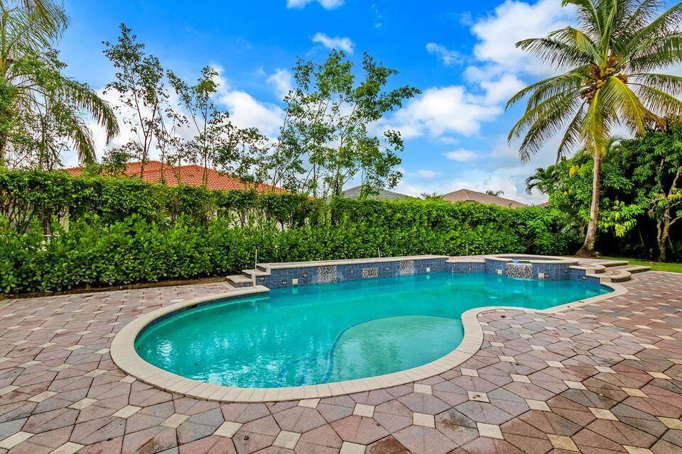 В аренду: $16,000 (5 спален, 4 ванн, 4177 Квадратных фут)