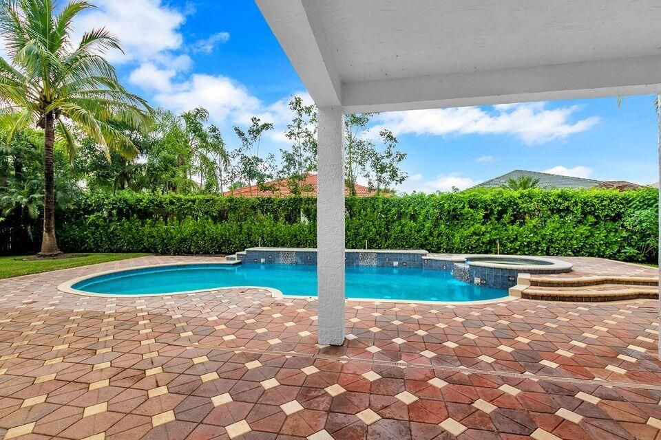 В аренду: $16,000 (5 спален, 4 ванн, 4177 Квадратных фут)