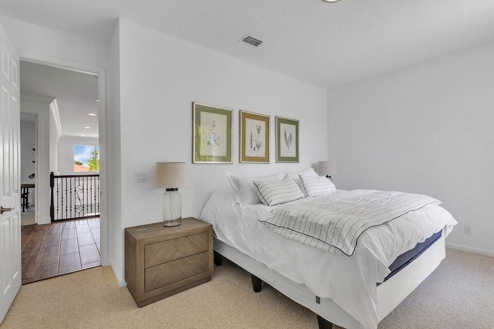 В аренду: $16,000 (5 спален, 4 ванн, 4177 Квадратных фут)