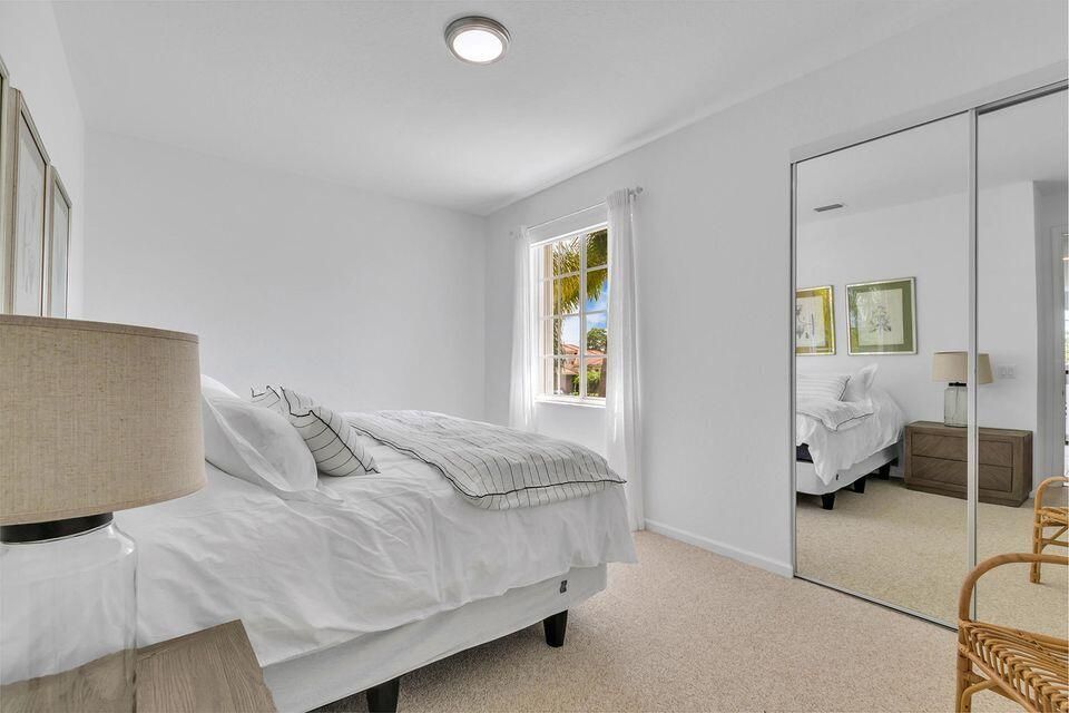 В аренду: $16,000 (5 спален, 4 ванн, 4177 Квадратных фут)