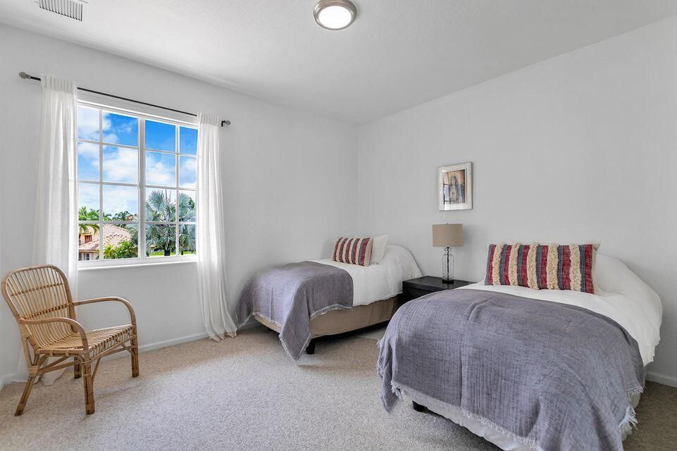 В аренду: $16,000 (5 спален, 4 ванн, 4177 Квадратных фут)