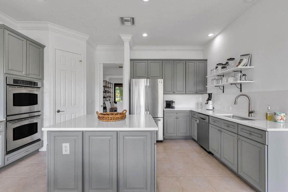 В аренду: $16,000 (5 спален, 4 ванн, 4177 Квадратных фут)