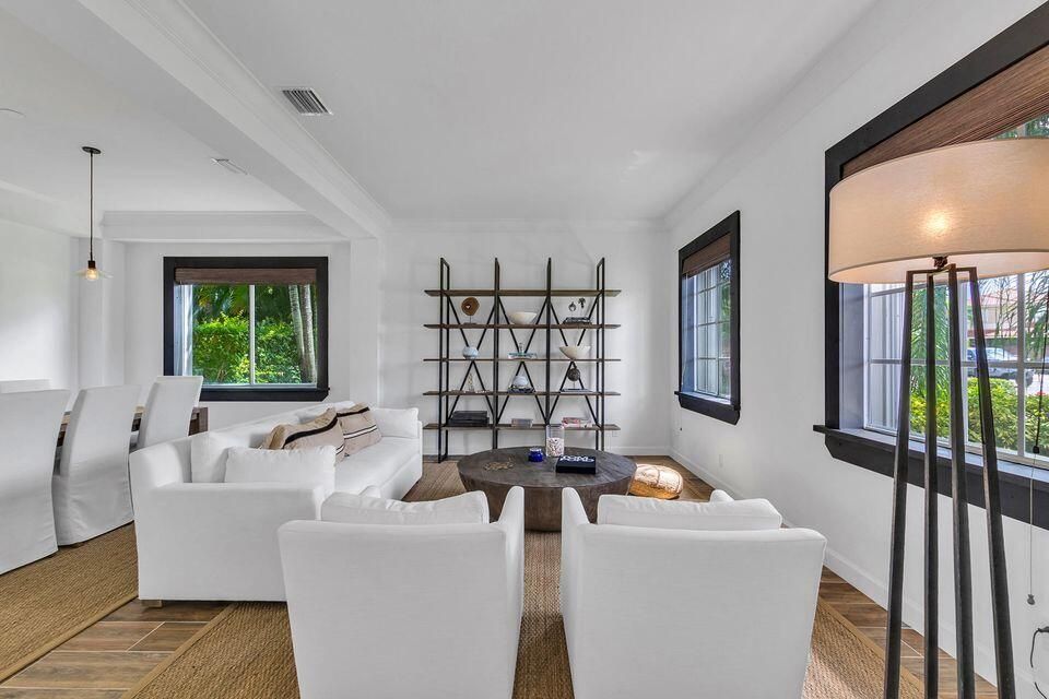 В аренду: $16,000 (5 спален, 4 ванн, 4177 Квадратных фут)