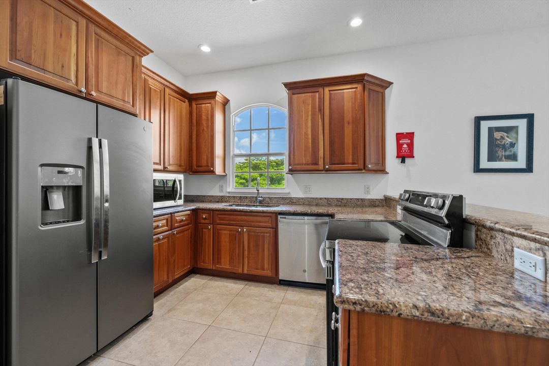 На продажу: $4,995,000 (8 спален, 7 ванн, 5886 Квадратных фут)