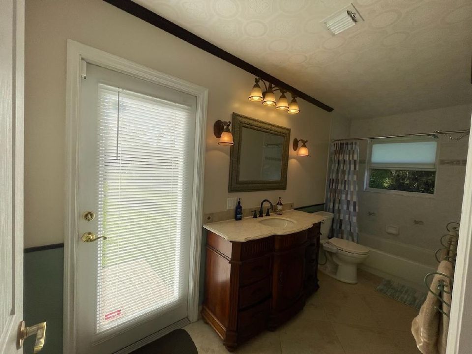 Active With Contract: $6,000 (4 beds, 2 baths, 2492 Square Feet)