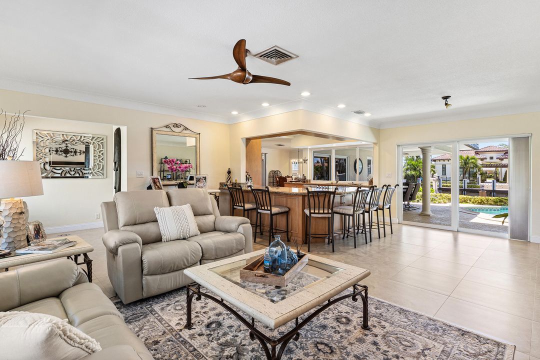 На продажу: $2,075,000 (3 спален, 2 ванн, 1900 Квадратных фут)