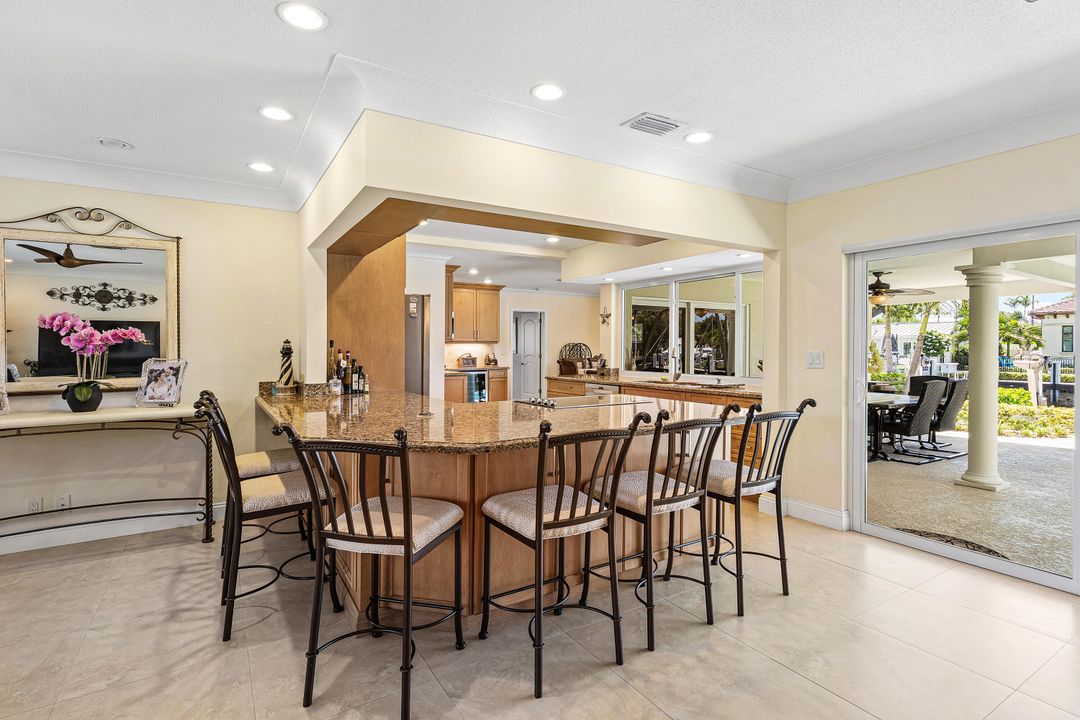 На продажу: $2,075,000 (3 спален, 2 ванн, 1900 Квадратных фут)