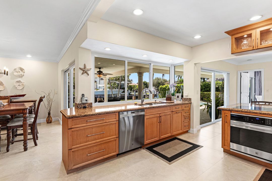 На продажу: $2,075,000 (3 спален, 2 ванн, 1900 Квадратных фут)