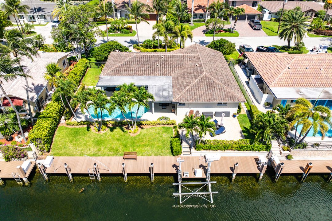 На продажу: $2,075,000 (3 спален, 2 ванн, 1900 Квадратных фут)