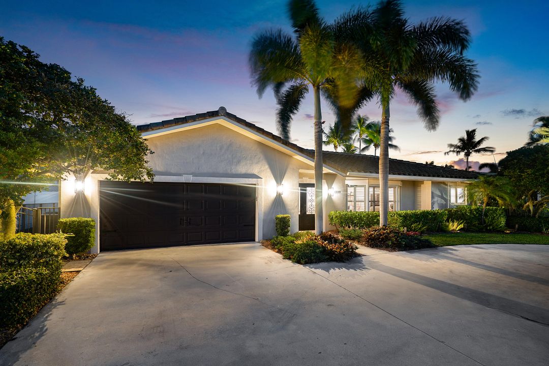 На продажу: $2,075,000 (3 спален, 2 ванн, 1900 Квадратных фут)