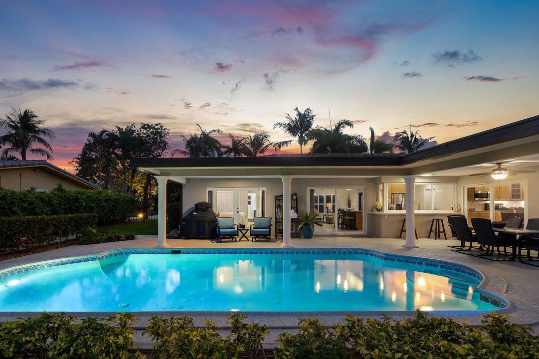 На продажу: $2,075,000 (3 спален, 2 ванн, 1900 Квадратных фут)