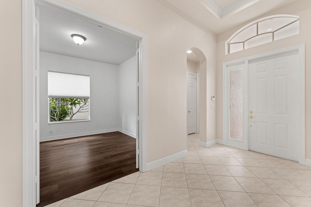 En Venta: $695,000 (2 camas, 2 baños, 2369 Pies cuadrados)