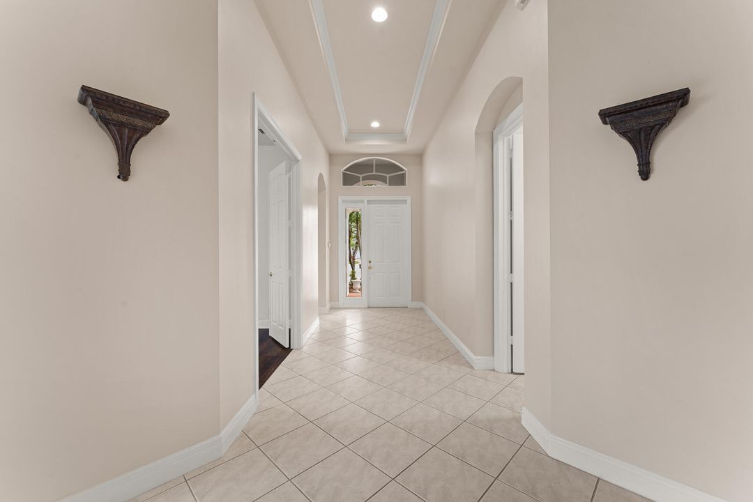 En Venta: $695,000 (2 camas, 2 baños, 2369 Pies cuadrados)