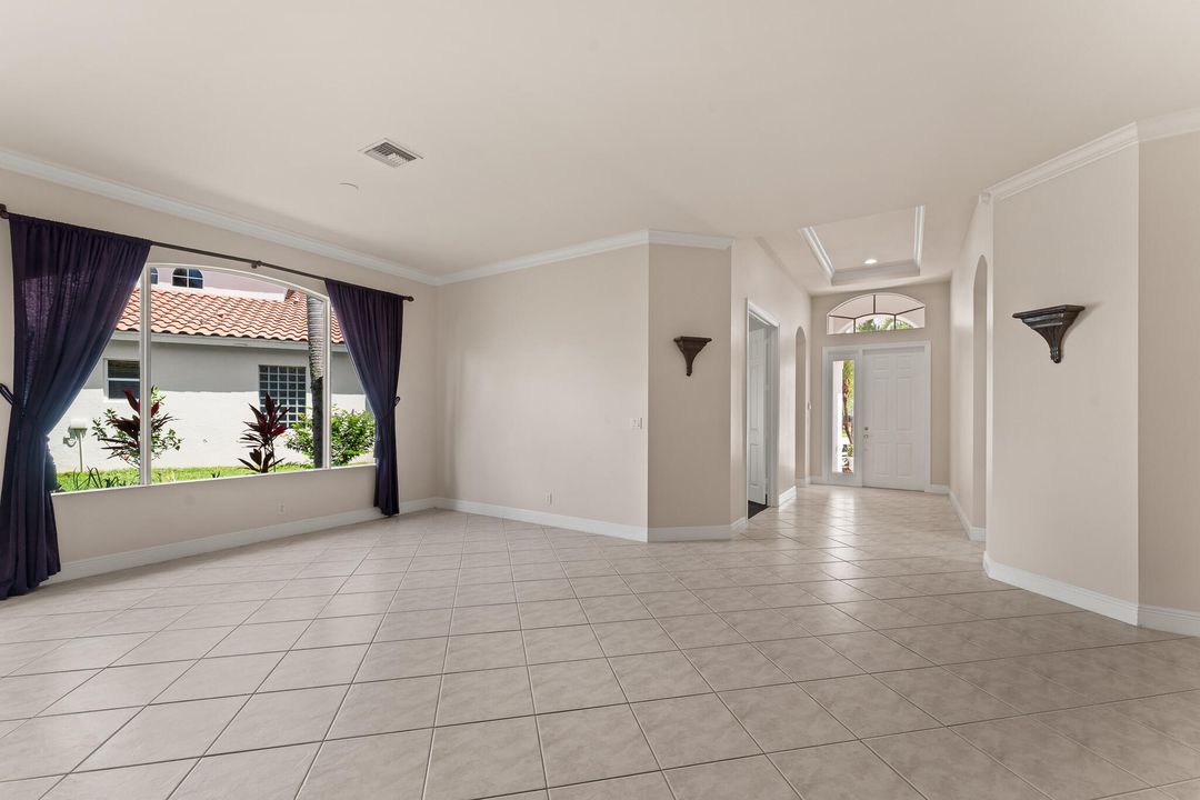 En Venta: $695,000 (2 camas, 2 baños, 2369 Pies cuadrados)