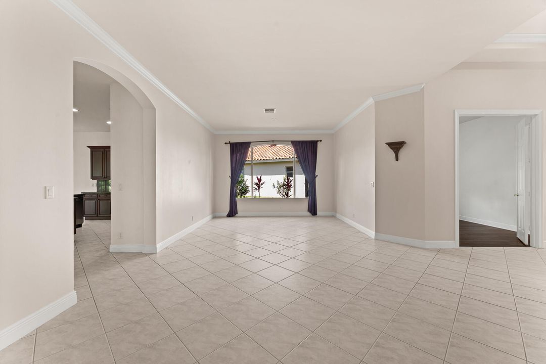 En Venta: $695,000 (2 camas, 2 baños, 2369 Pies cuadrados)