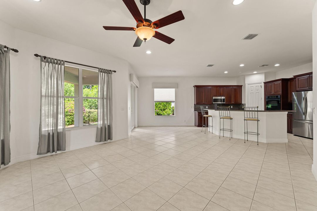 En Venta: $695,000 (2 camas, 2 baños, 2369 Pies cuadrados)